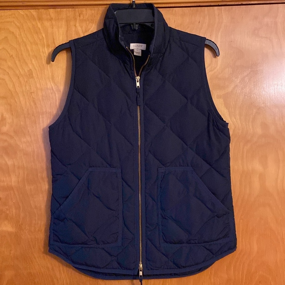 J.Crew Excursion Down Puffer Vest Navy Blue Quilted Zip Pocket Preppy Women’s XS - Picture 3 of 10